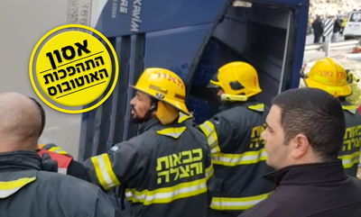 מאמצי חילוץ הלכודים מהאוטובוס שהתהפך • צפו