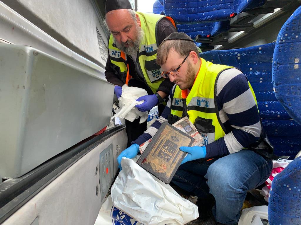 חומש, כובע ודם: תיעוד מתוך האוטובוס. צפו