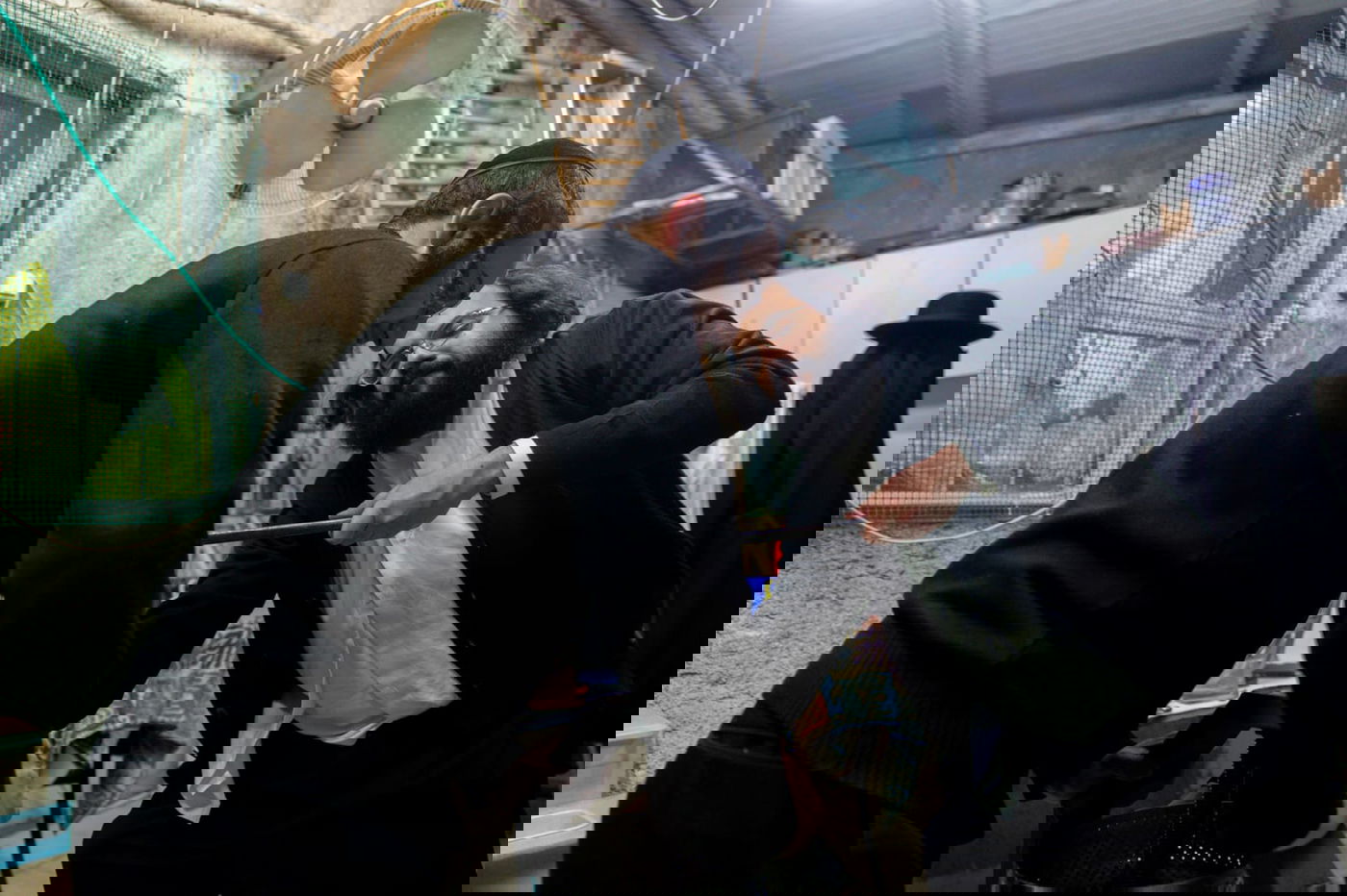 שלב אחר שלב: כך מכינים יין בתוך הבית. צפו