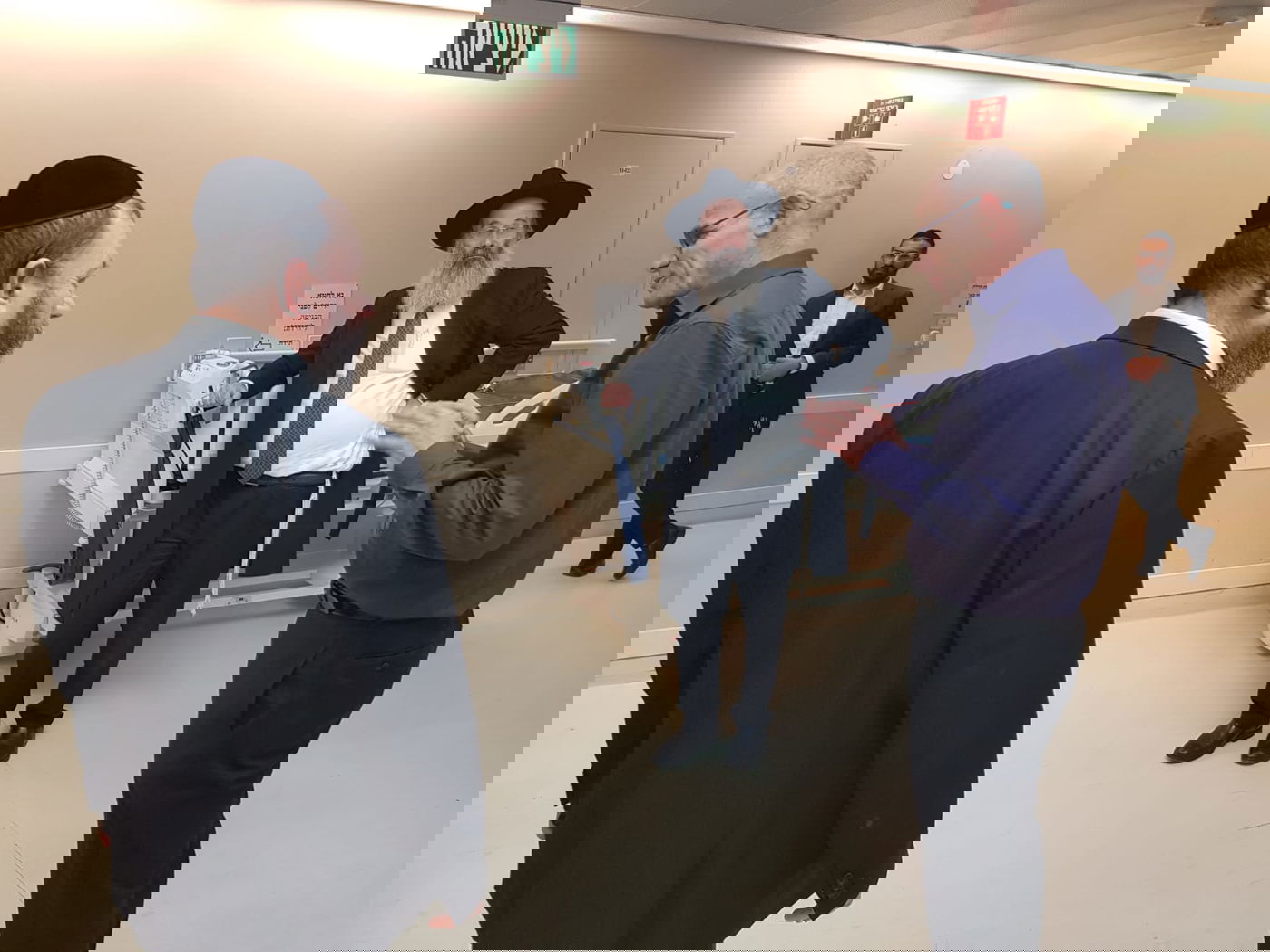 אברהם רובינשטיין ויעקב גוטרמן סיירו בין פצועי האוטובוס