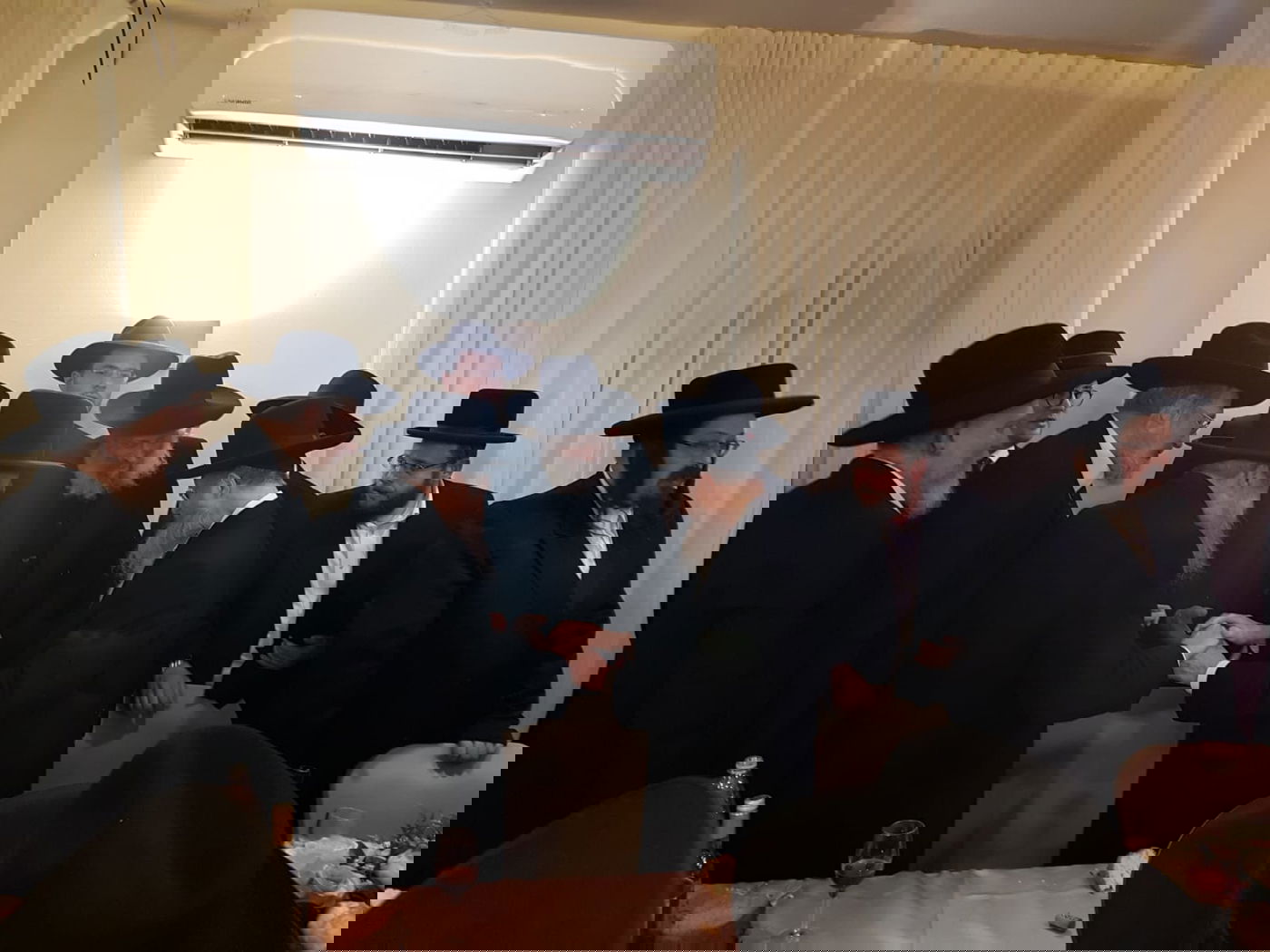 'הטיש' של המשגיח הליטאי בחתונת נכדתו • צפו