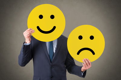 איך אפשר לשמוח בתוך החושך?