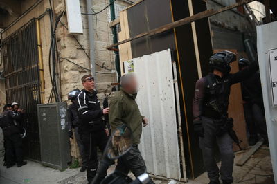 אחד המעוכבים בזירה