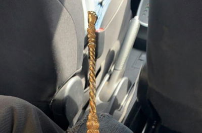 ה'אצבע' בידי הגבאי