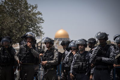 שוטרים בהר הבית, ארכיון