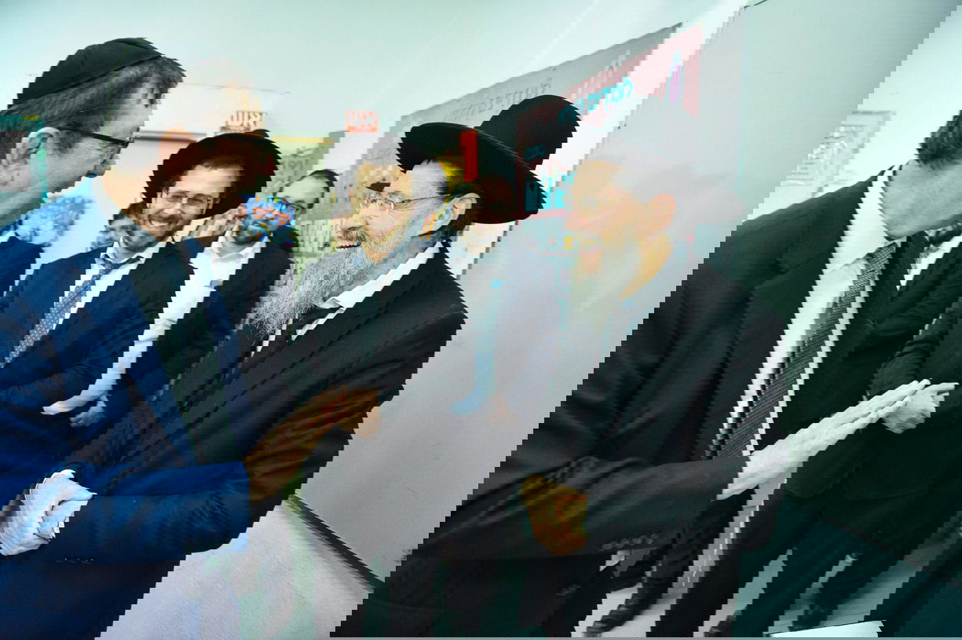 מסע החיזוק של הפוסק, הדיין וה'גבירים' ברחובות