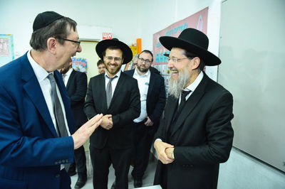 מסע החיזוק של הפוסק, הדיין וה'גבירים' ברחובות