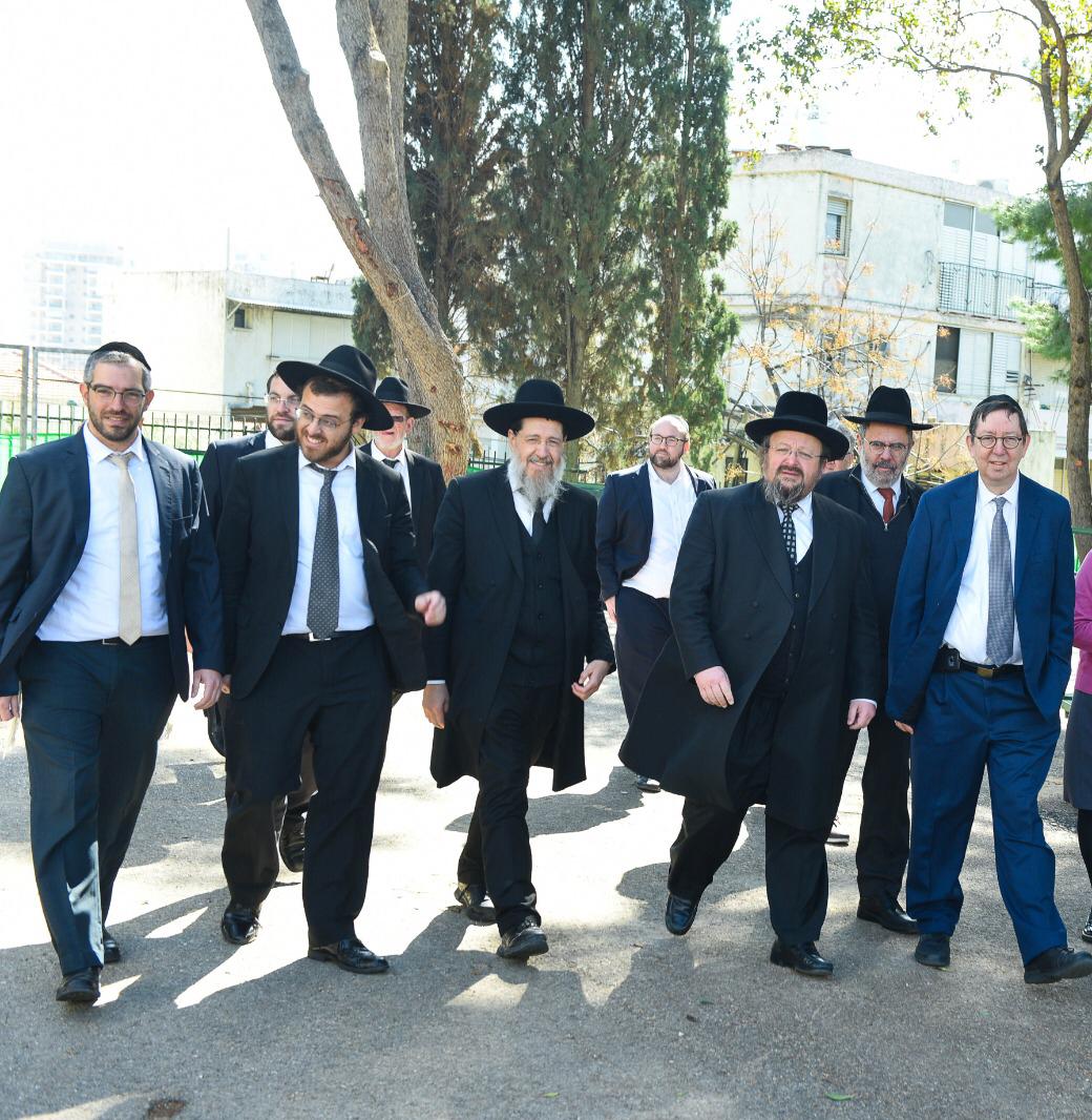 מסע החיזוק של הפוסק, הדיין וה'גבירים' ברחובות