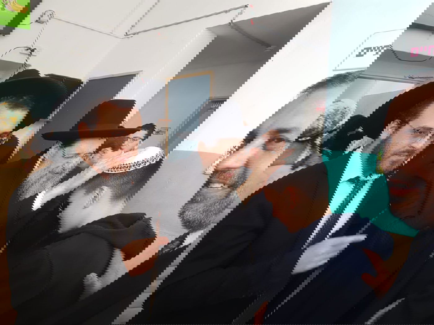 מסע החיזוק של הפוסק, הדיין וה'גבירים' ברחובות