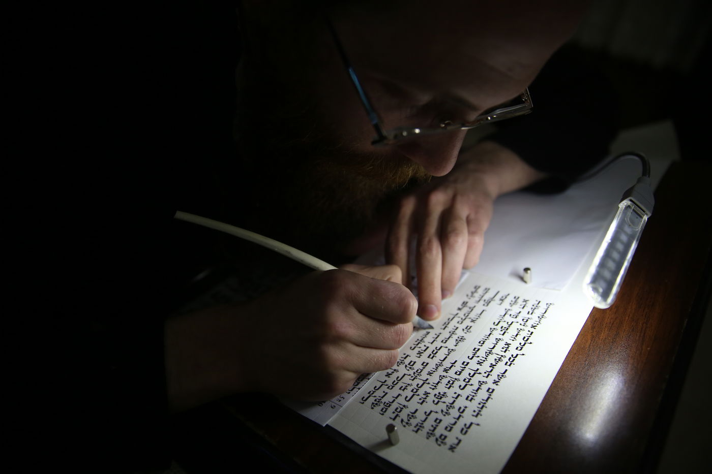 כתיבת מגילת אסתר - בבית, במאה שערים