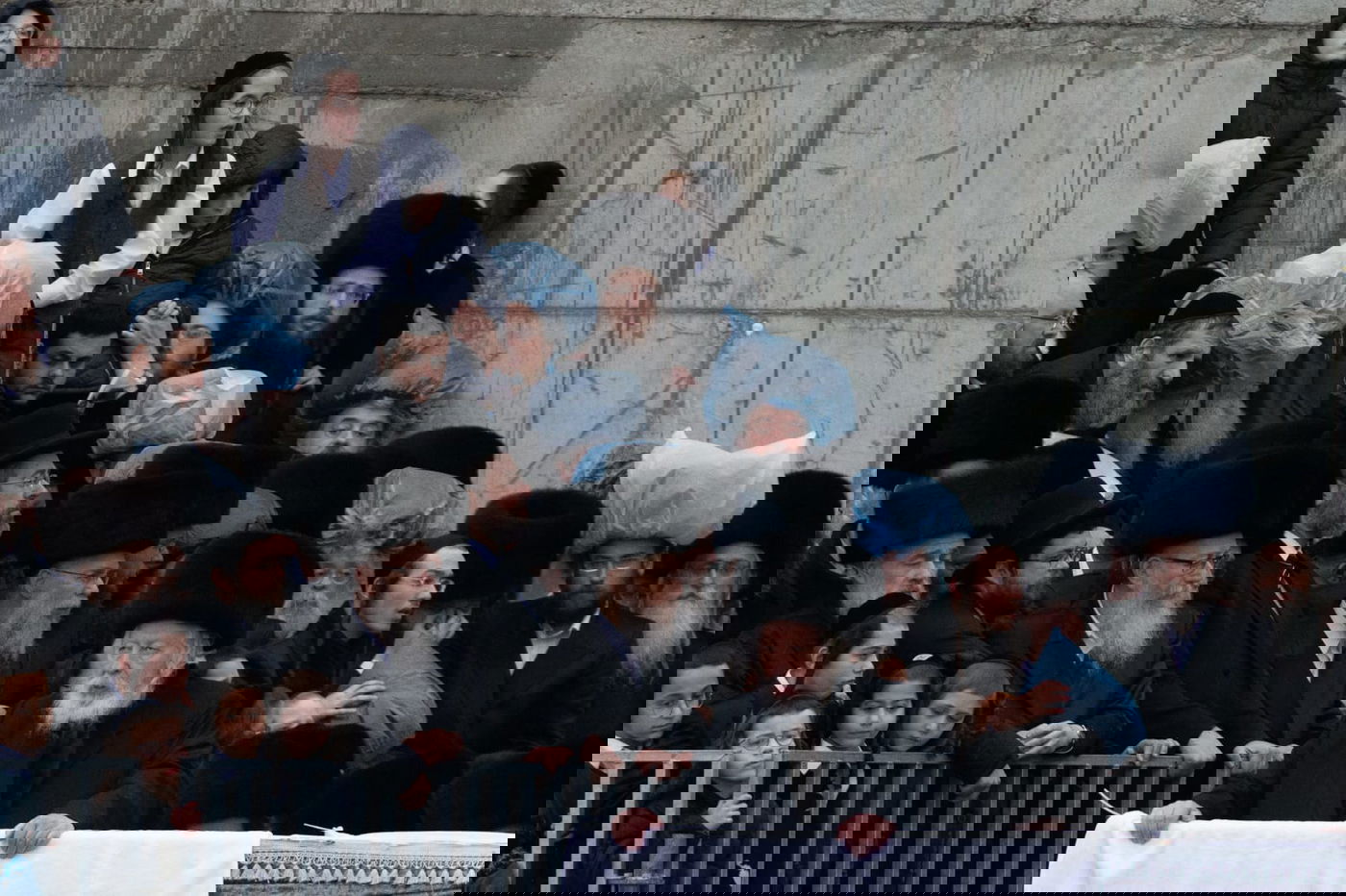 תיעוד: אלפי חסידי גור בחופת נכד האדמו"ר