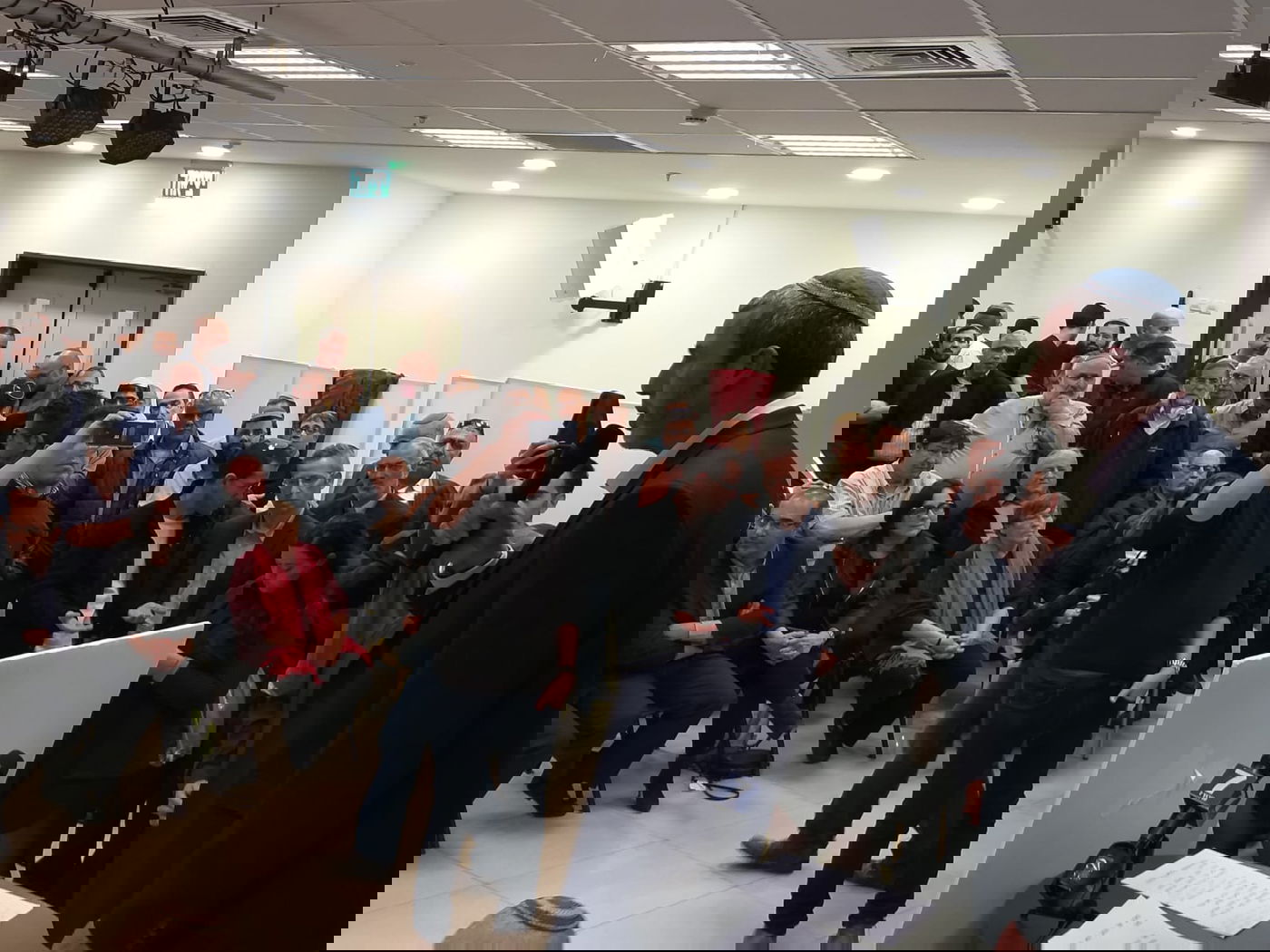 פרץ, בנאומו הערב