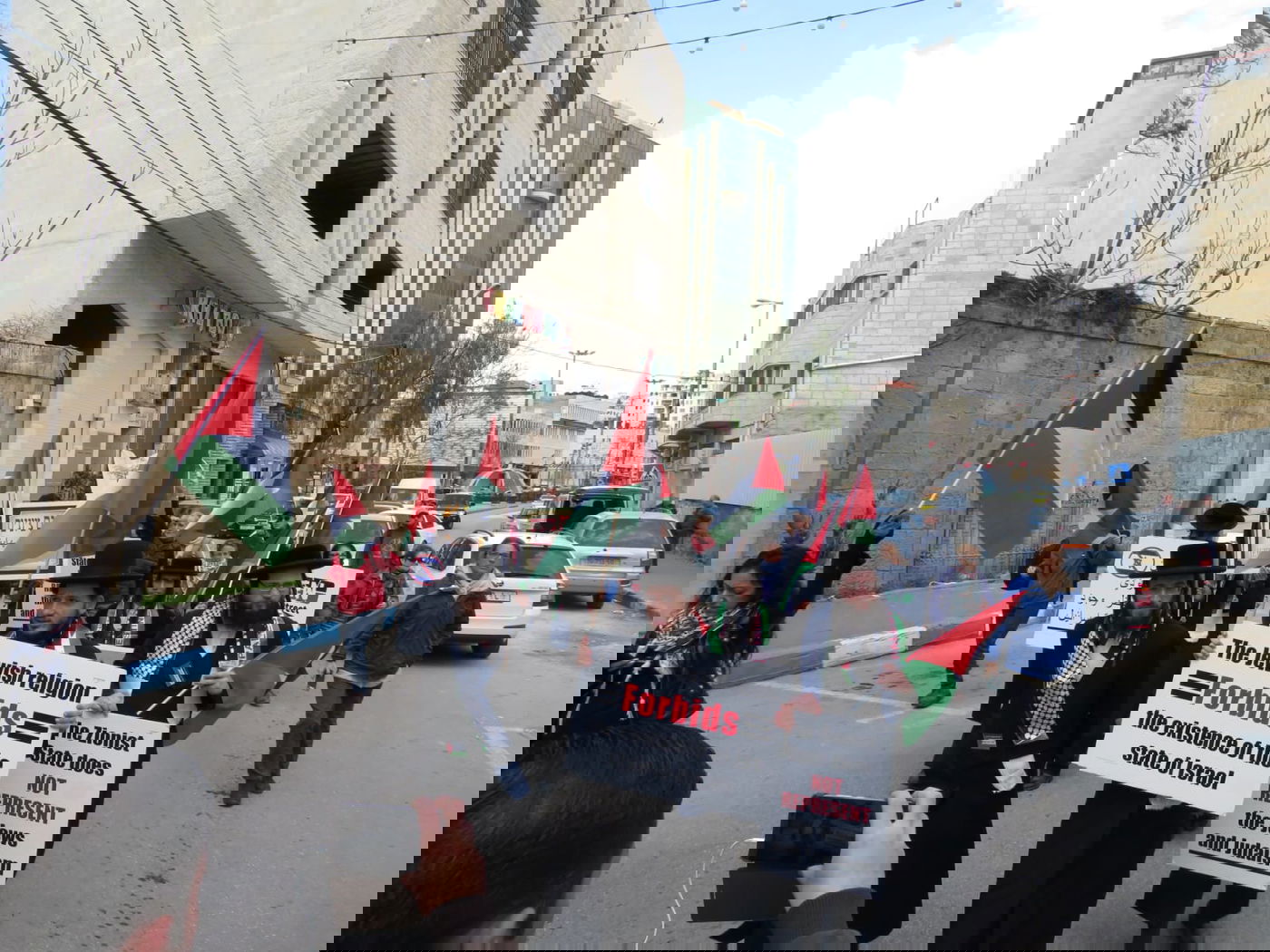 "נטורי קרתא" הפגינו עם הפלסטינים בחברון נגד המדינה