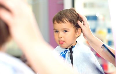 חלאקה שעובר חלק: 7 עצות לשרוד את התספורת הראשונה של ילדכם