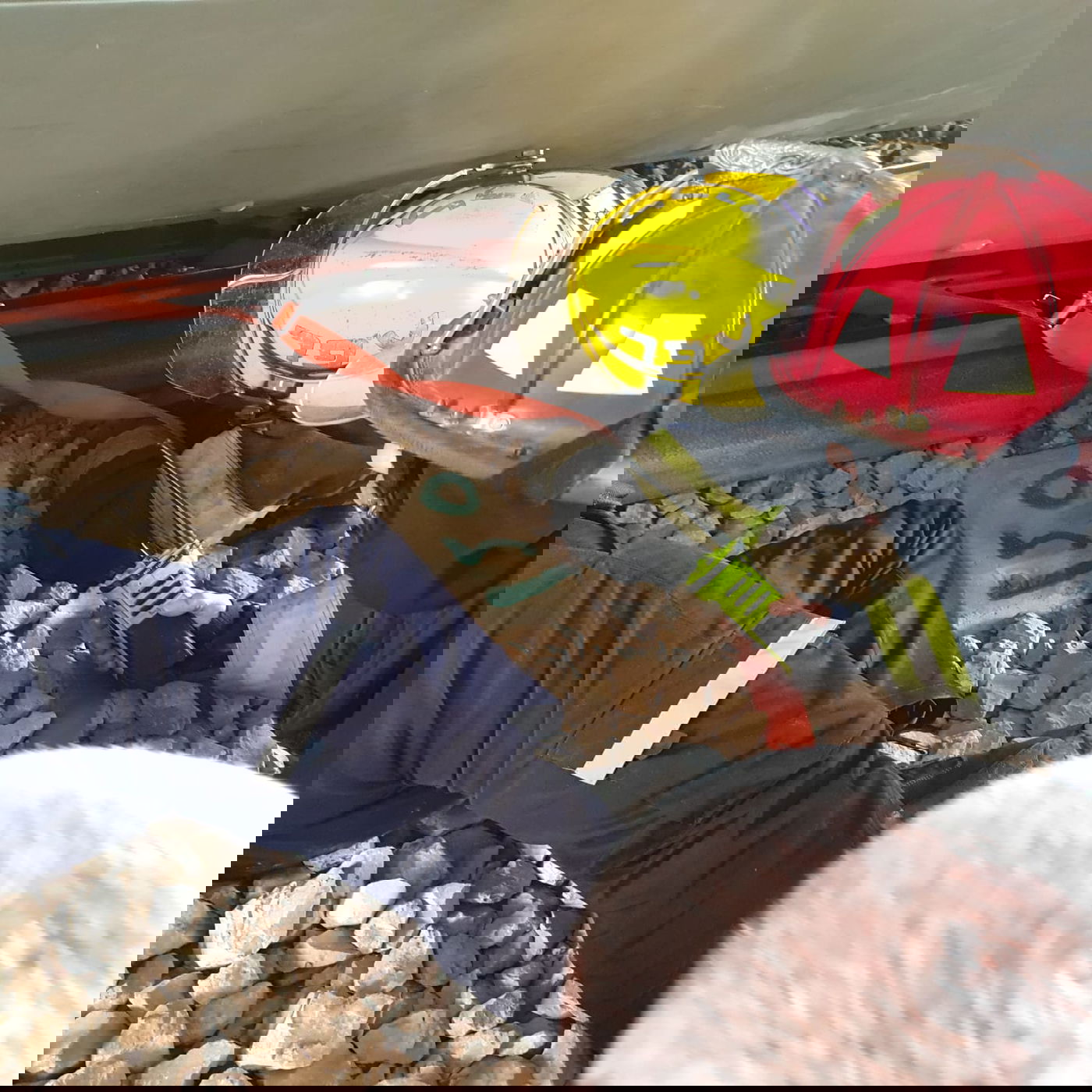 הולכת רגל נפגעה אנושות על פסי הרכבת