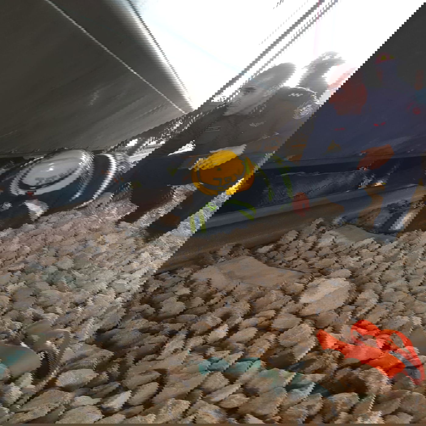 הולכת רגל נפגעה אנושות על פסי הרכבת