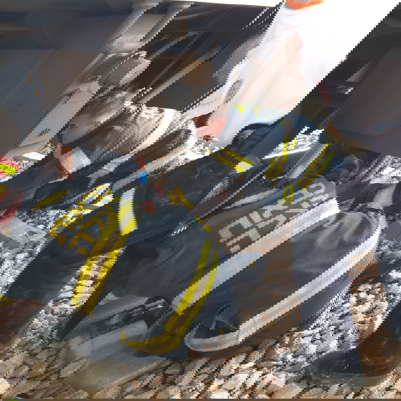 הולכת רגל נפגעה אנושות על פסי הרכבת