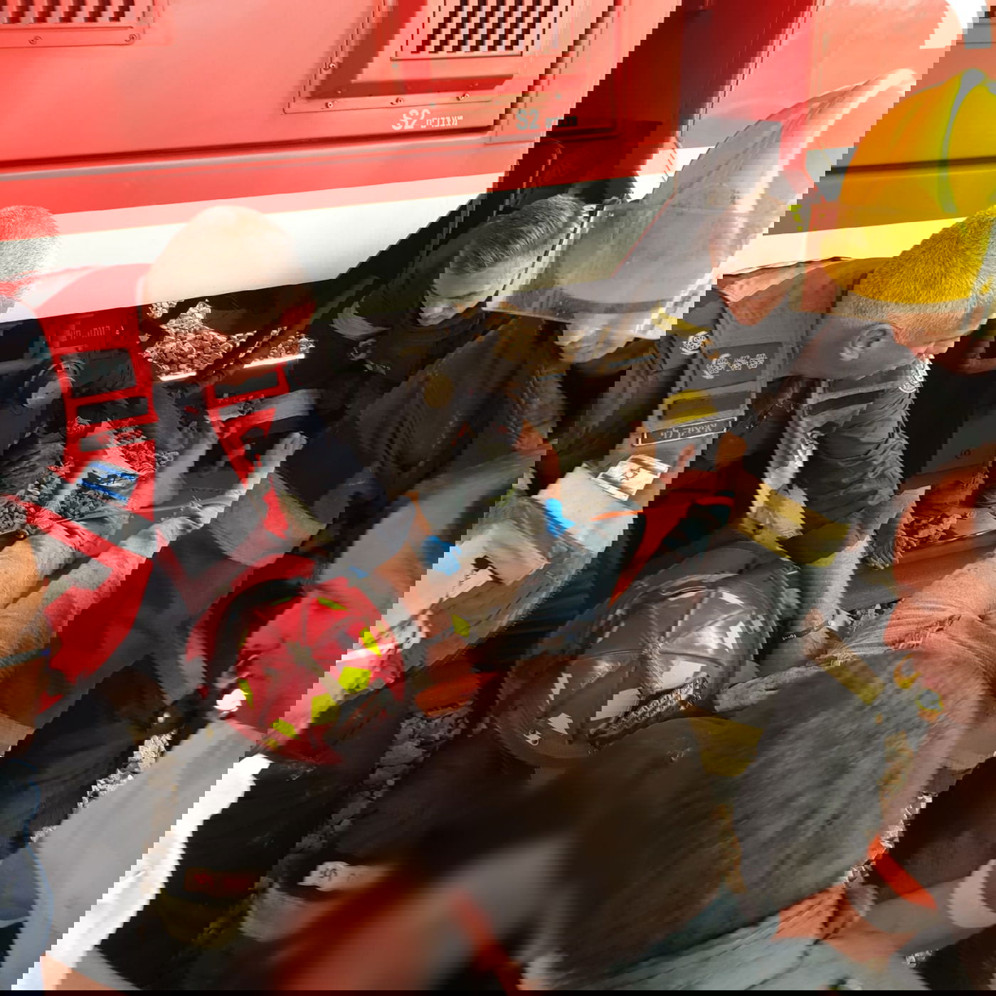 הולכת רגל נפגעה אנושות על פסי הרכבת