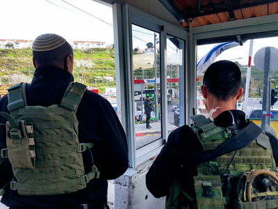 בפתח היישוב