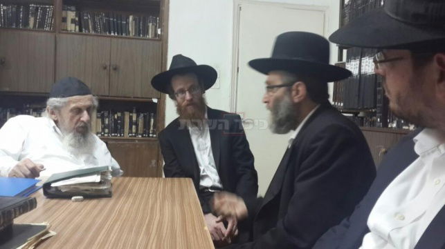 גפני אצל הגר"ד לנדו. ארכיון