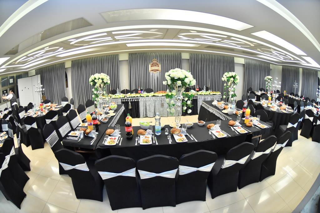 הכנסת ס"ת לבית מדרש שומרי אמונים. צפו