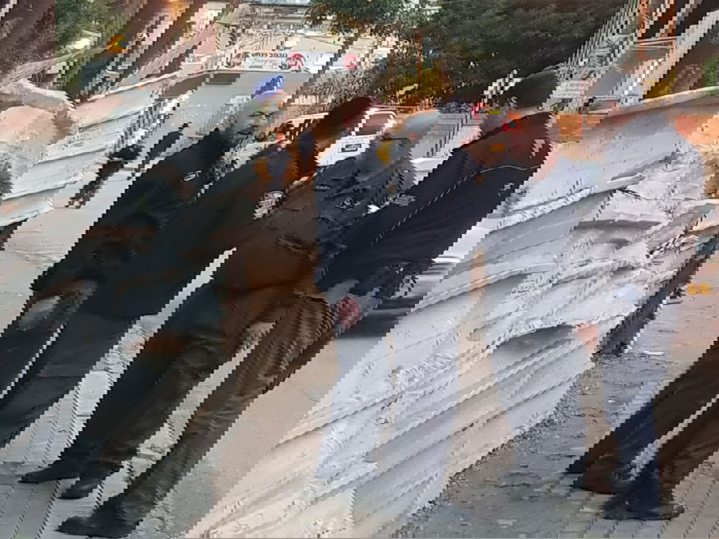 עימות חדש בב"ב: העירייה נגד בית הכנסת של מנחם כרמל