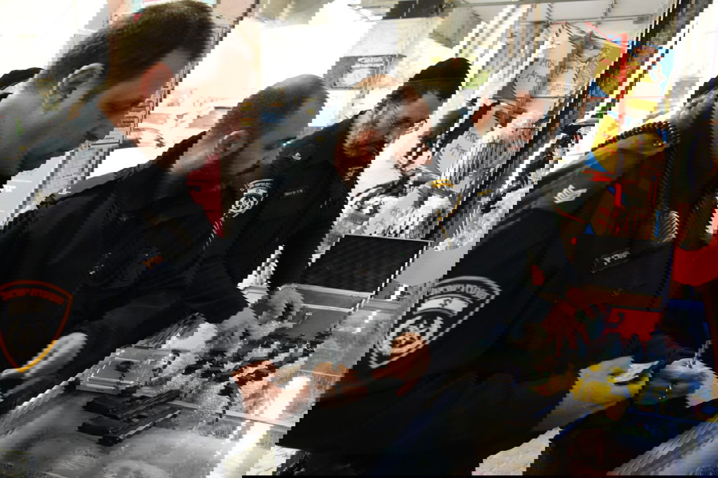 המשטרה נגד מוכרי הנפצים בבני ברק. צפו