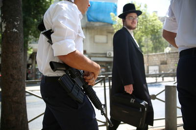 חייל במאה שערים, ארכיון