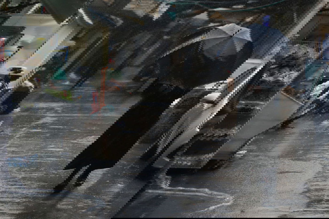 כך התמודדו במאה שערים עם הגשמים. צפו