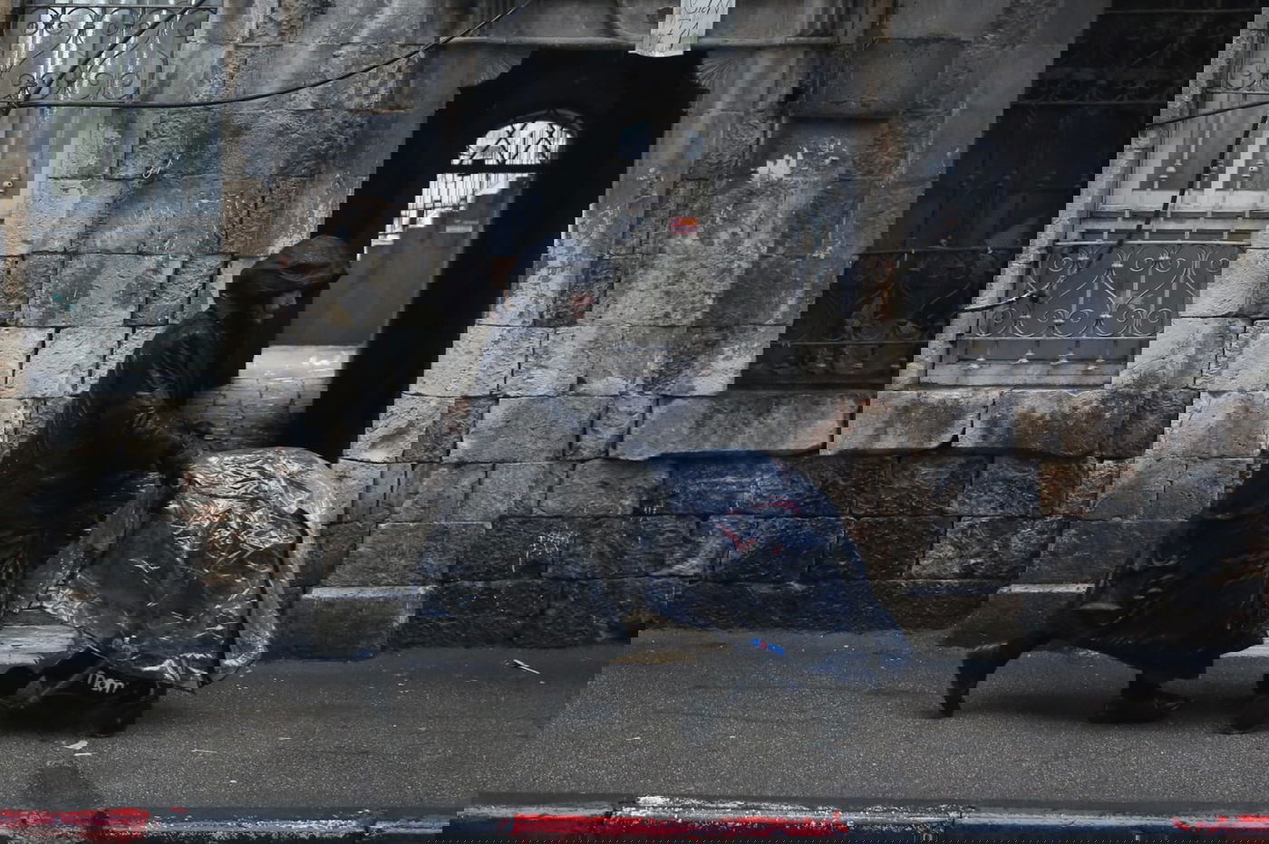 כך התמודדו במאה שערים עם הגשמים. צפו