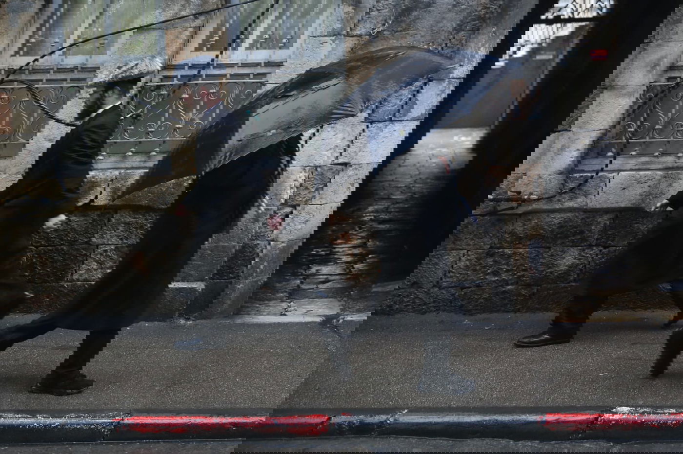 כך התמודדו במאה שערים עם הגשמים. צפו