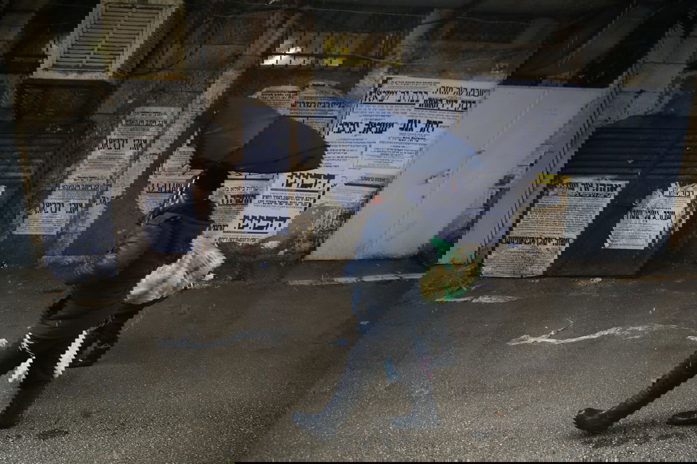 כך התמודדו במאה שערים עם הגשמים. צפו