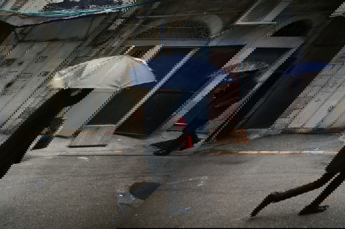 כך התמודדו במאה שערים עם הגשמים. צפו