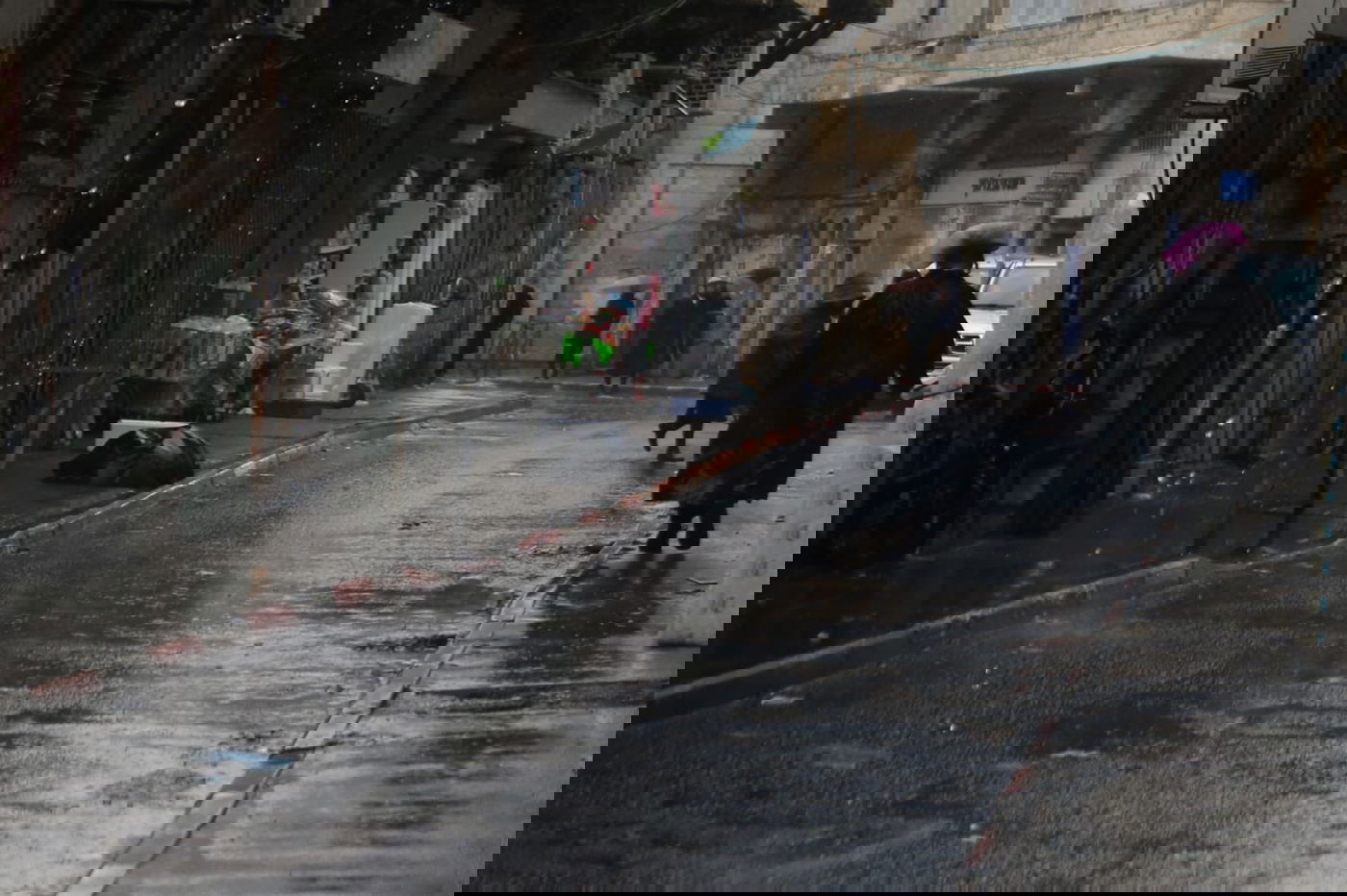 כך התמודדו במאה שערים עם הגשמים. צפו