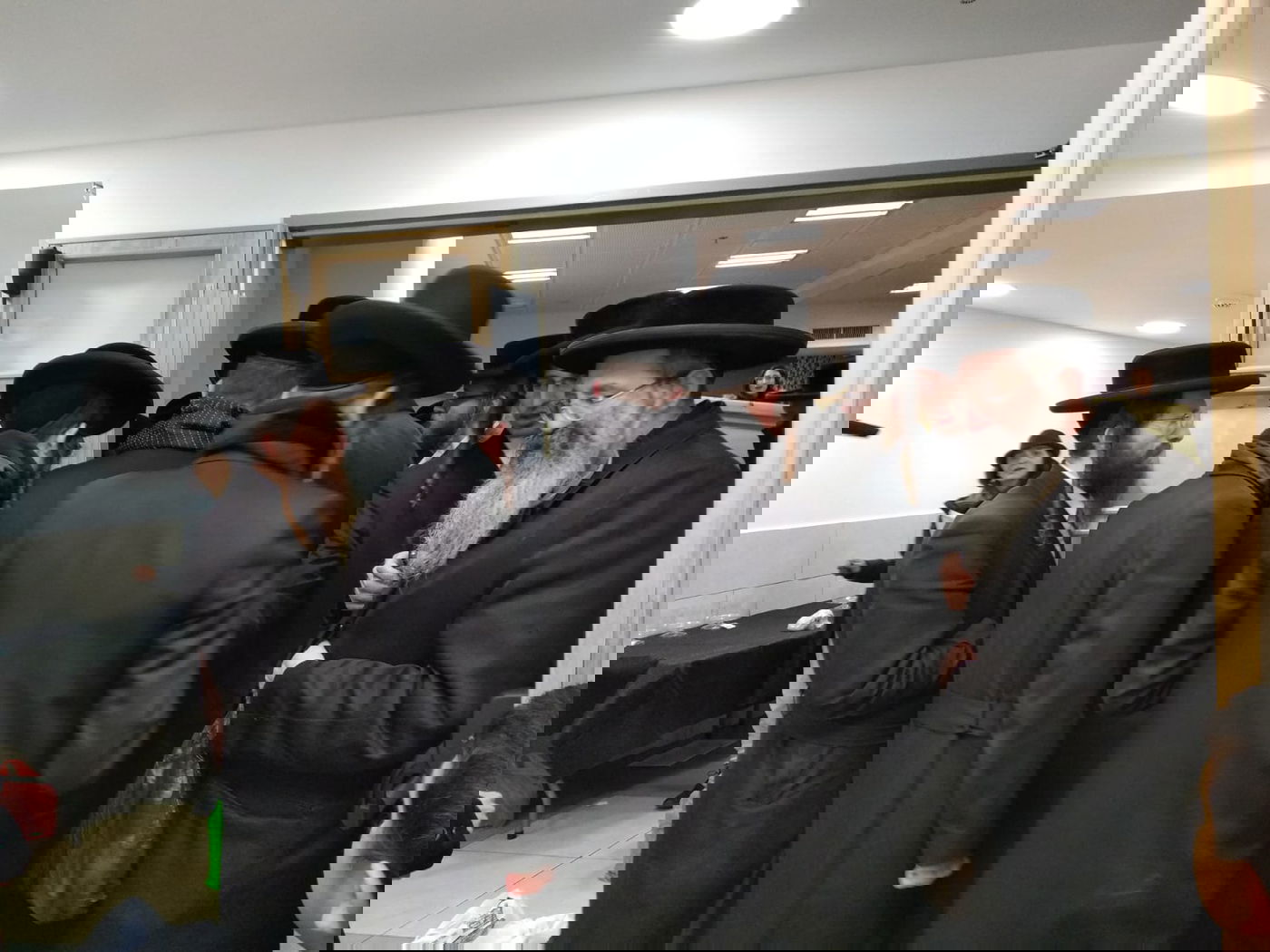 קיצוניים פוצצו כנס נשים; "זה היה פחד, הם נתנו לי מכות"