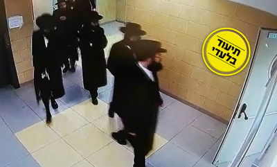 הקיצוניים פורצים אל האולם