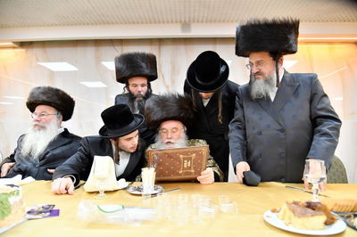 שמחת בית מישקולץ-סעקלהיד. צפו בגלריה