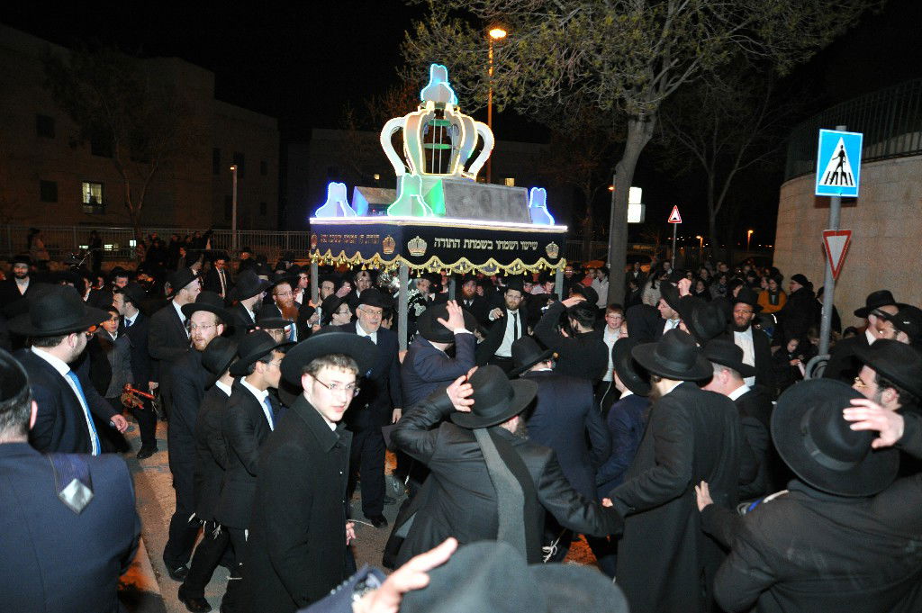 הכנסת ספר תורה לישיבת 'עלזאס' ברמות