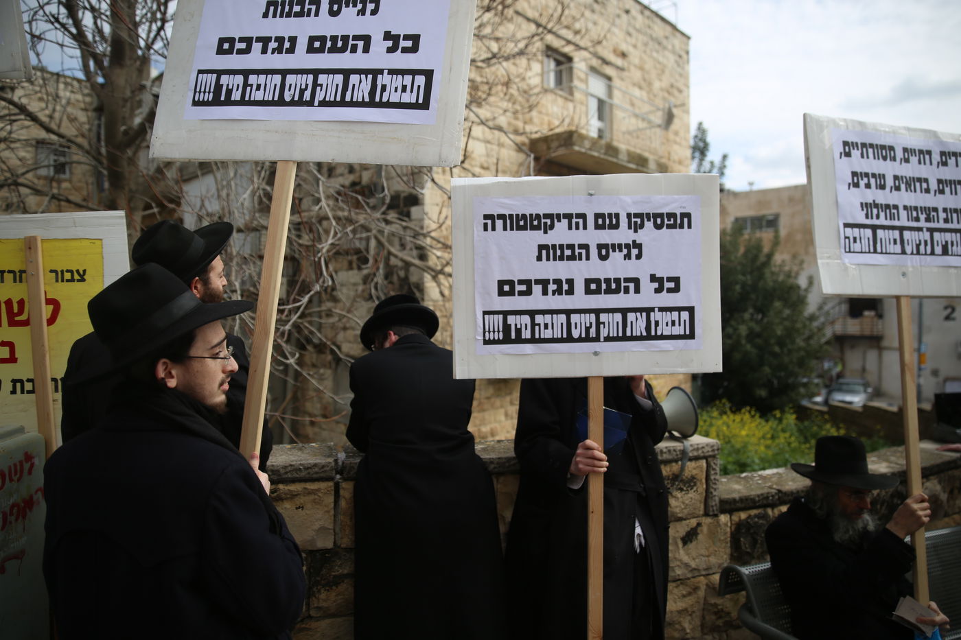 תיעוד: הקיצוניים הפגינו מול לשכת הגיוס