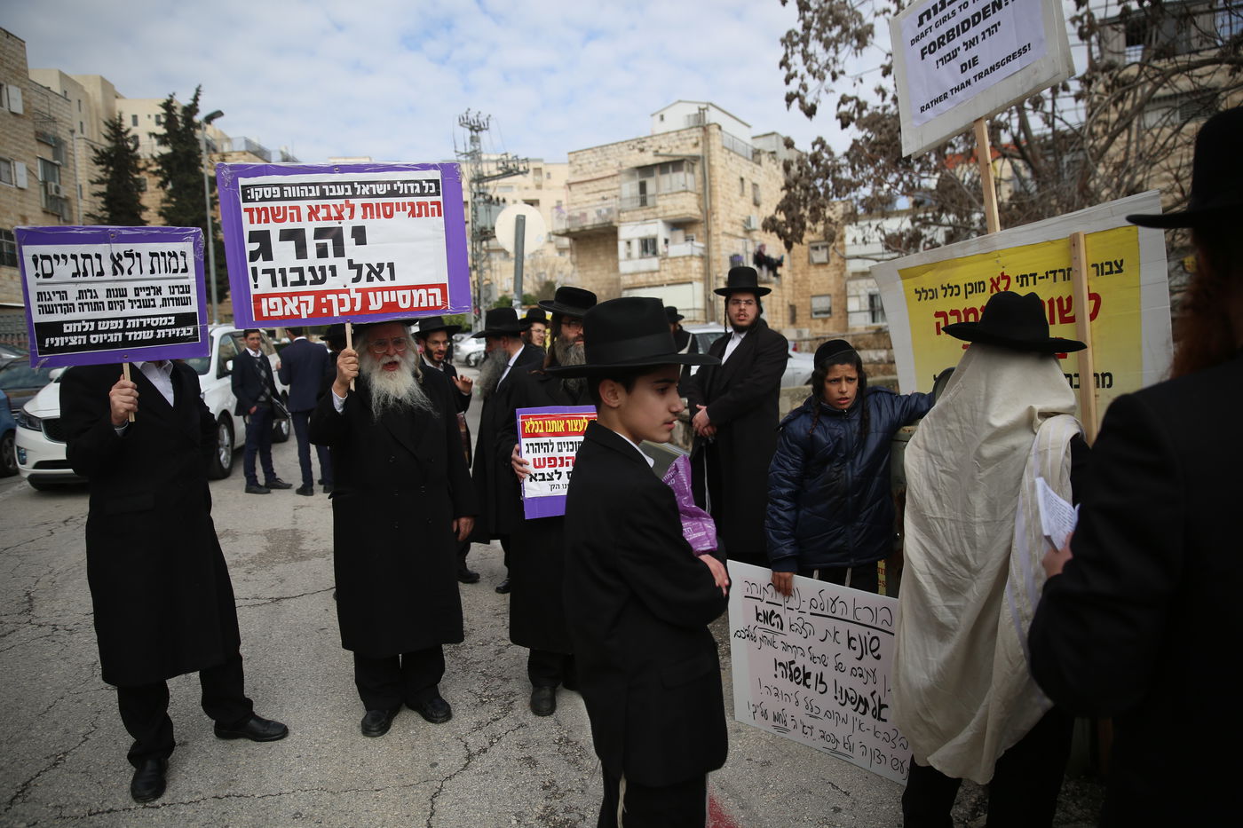 תיעוד: הקיצוניים הפגינו מול לשכת הגיוס