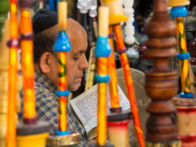 יהודי מתפלל באיראן