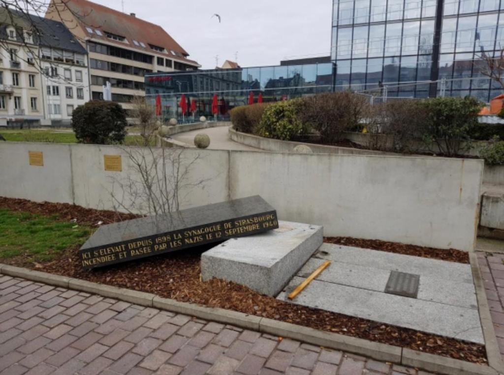 האנדרטה שחוללה