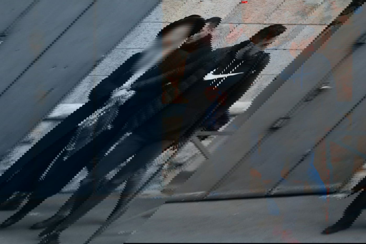 המשטרה פשטה על מאה שערים; שלושה חשודים נעצרו