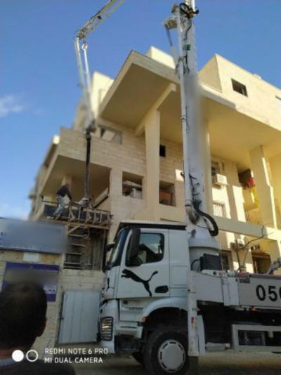 אלעד: ניסה לחבר חדר בקומה שלישית עם... ברגים