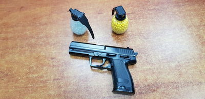 האקדח בו ירה