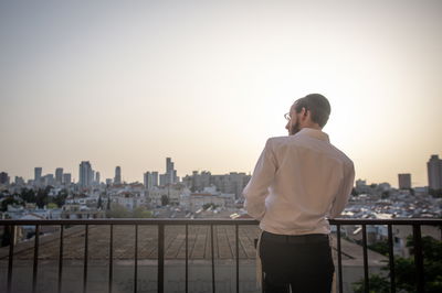 "אני אומר לכם, זו פשוט חובה לתרום"