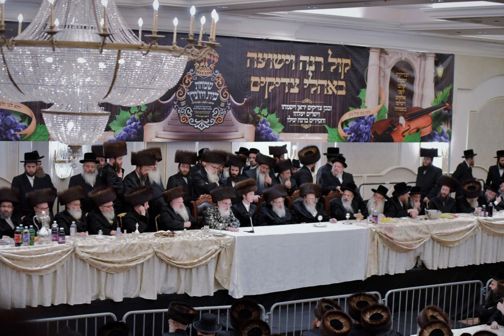 תיעוד מיוחד: שמחת בית ויז'ניץ בבורו פארק