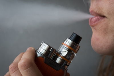 עישון סיגריה אלקטרונית