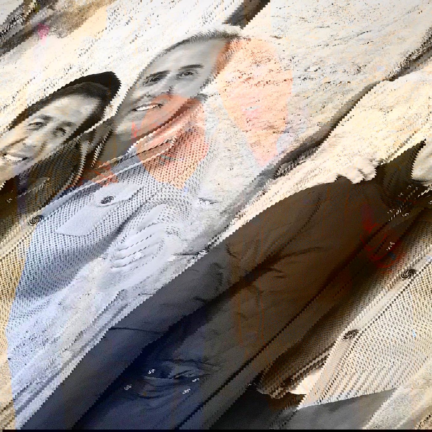 צפו: הזמר הישראלי קובי פרץ בתפילה בכותל