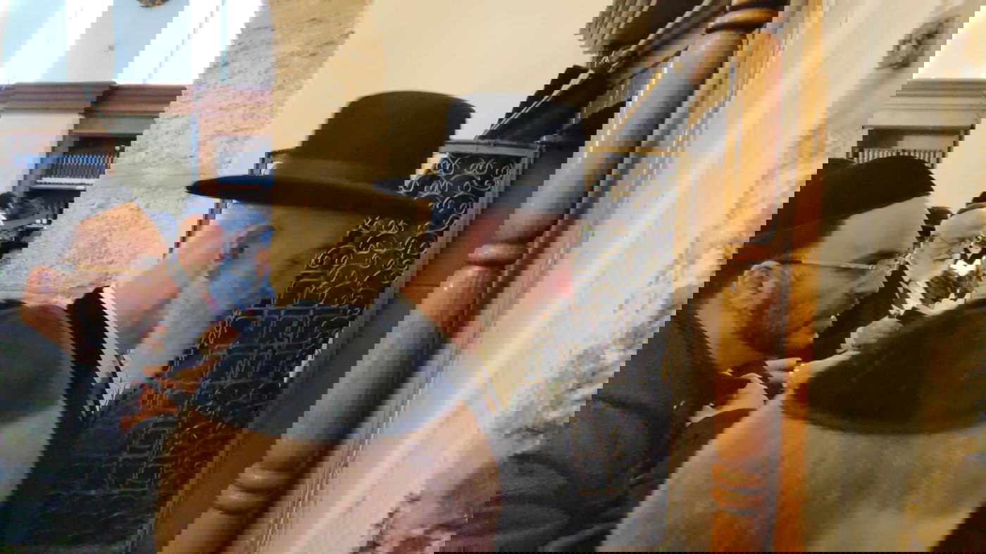 אחרי השחרור מהכלא: הרב מצגר בקבר רחל